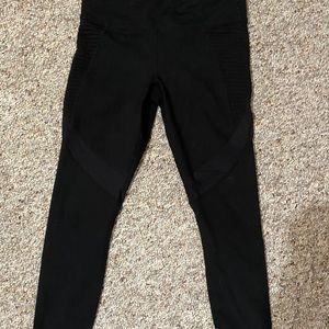 NWOT Black leggings